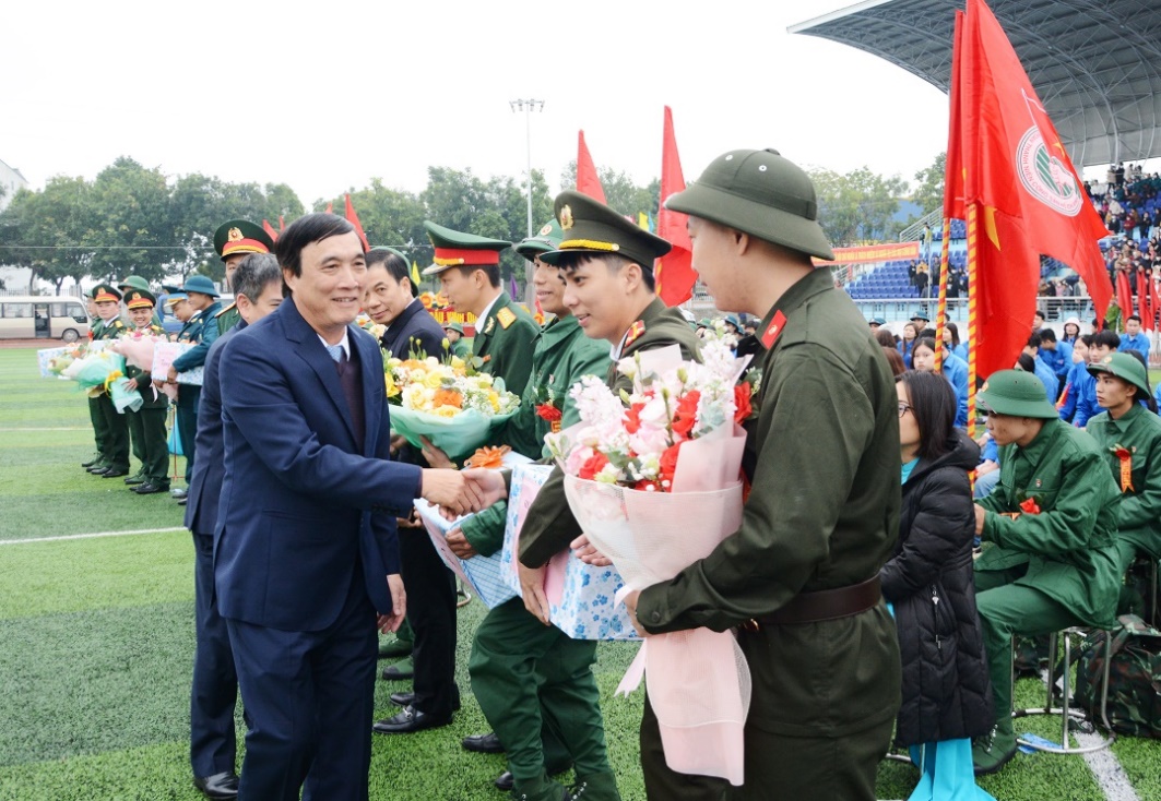 Phú Thọ: Gần 2.000 tân binh nô nức lên đường nhập ngũ